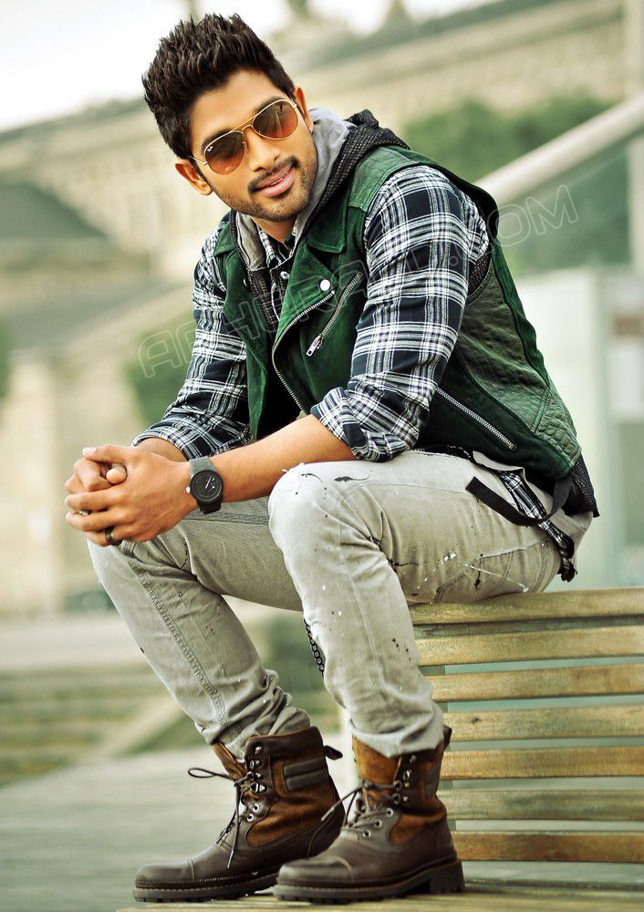 Allu Arjun Latest Stills in Iddarammayilatho Movie