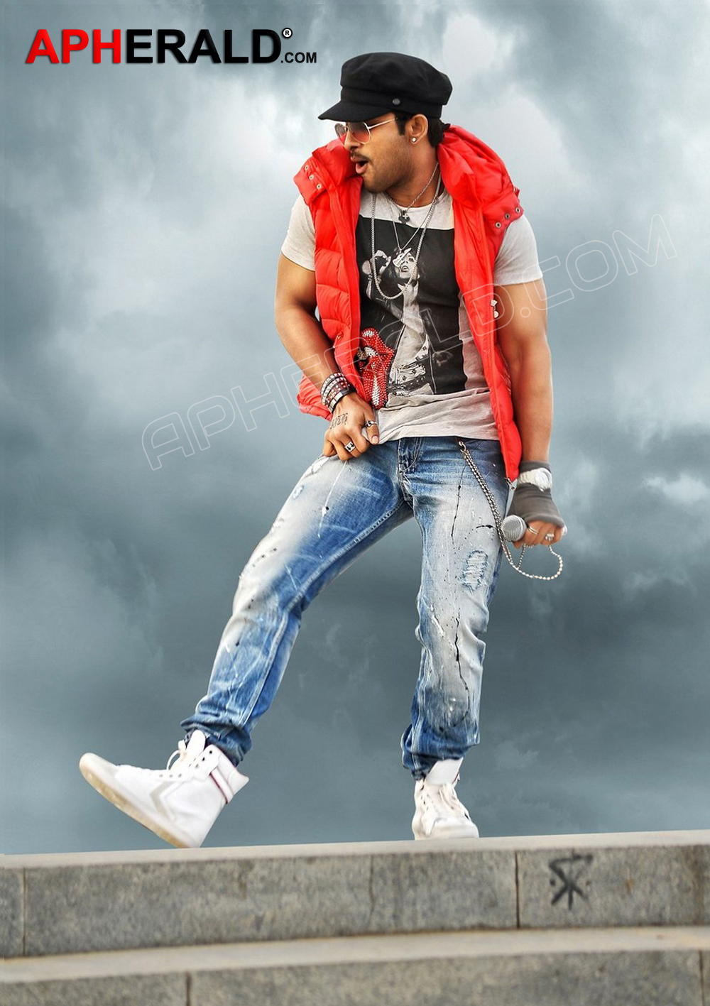Allu Arjun Latest Stills in Iddarammayilatho
