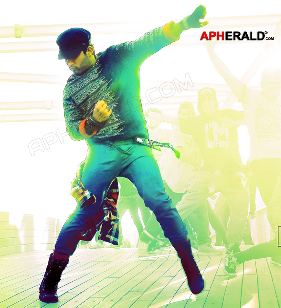 Allu Arjun Latest Stills in Iddarammayilatho