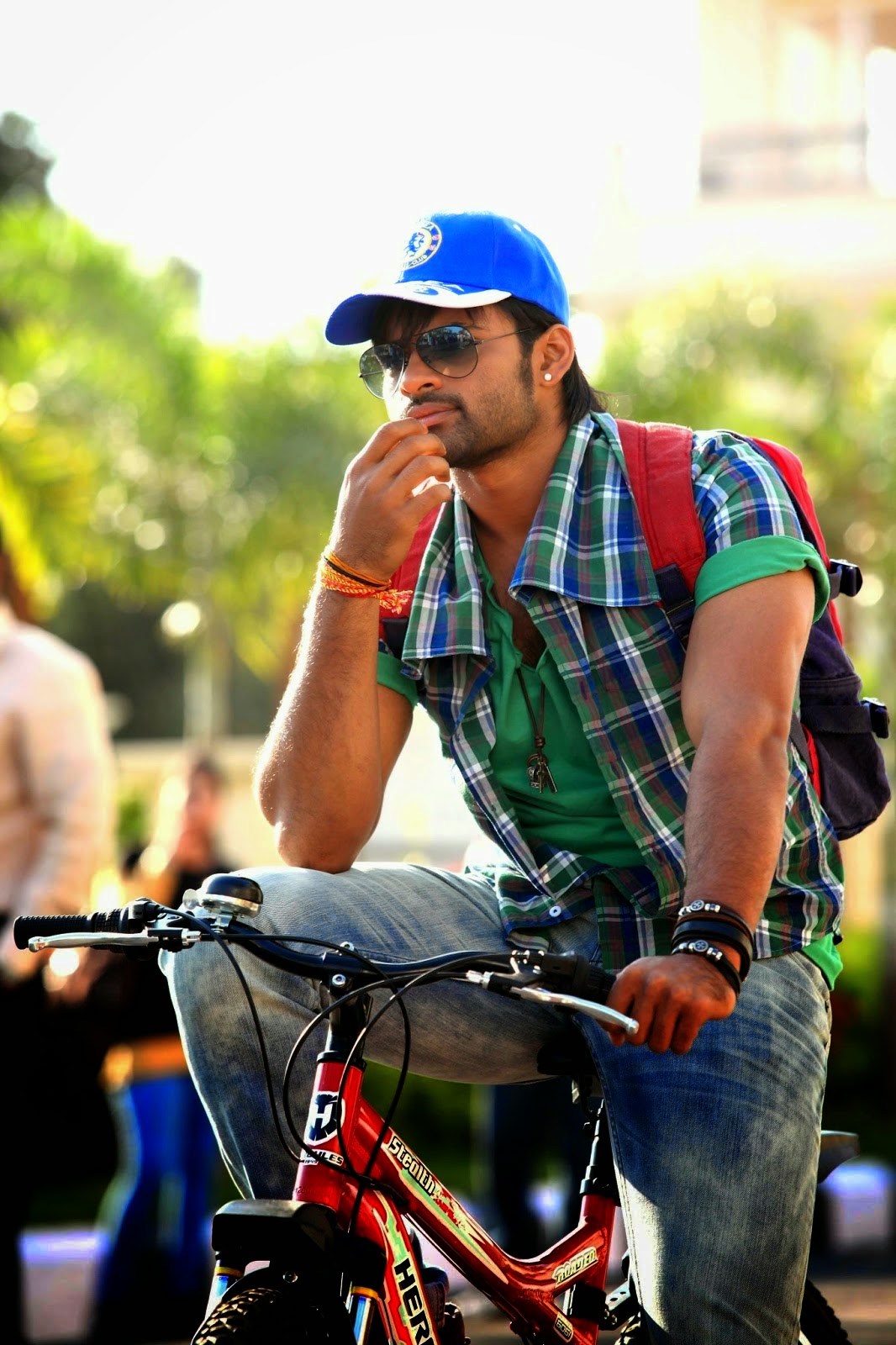 Sai Dharam Tej Stills in Pilla Nuvvu Leni Jeevitham