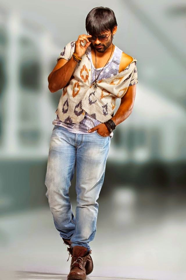 Sai Dharam Tej Stills in Pilla Nuvvu Leni Jeevitham