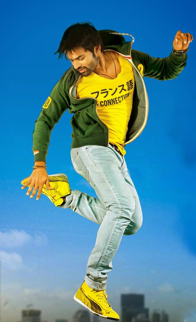 Sai Dharam Tej Stills in Pilla Nuvvu Leni Jeevitham