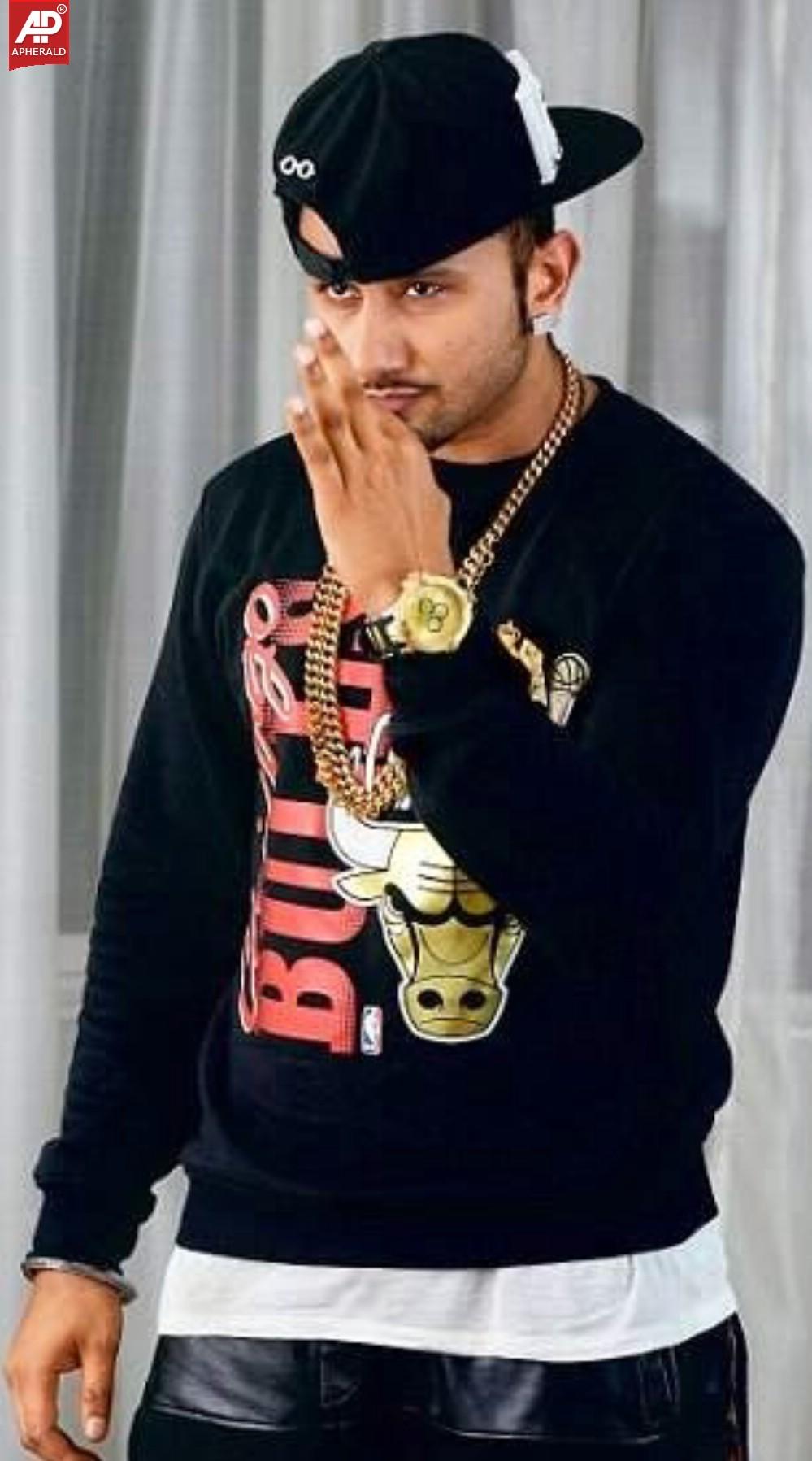 Yo Yo Honey Singh 🤘 on Instagram: “Desi Kalakaar🔥🤘 Follow For More:-  @_yyhs_superstar_ @_yyhs_superstar_ @_yyhs_su… | Yo yo honey singh,  Polynesian tattoo, Singh