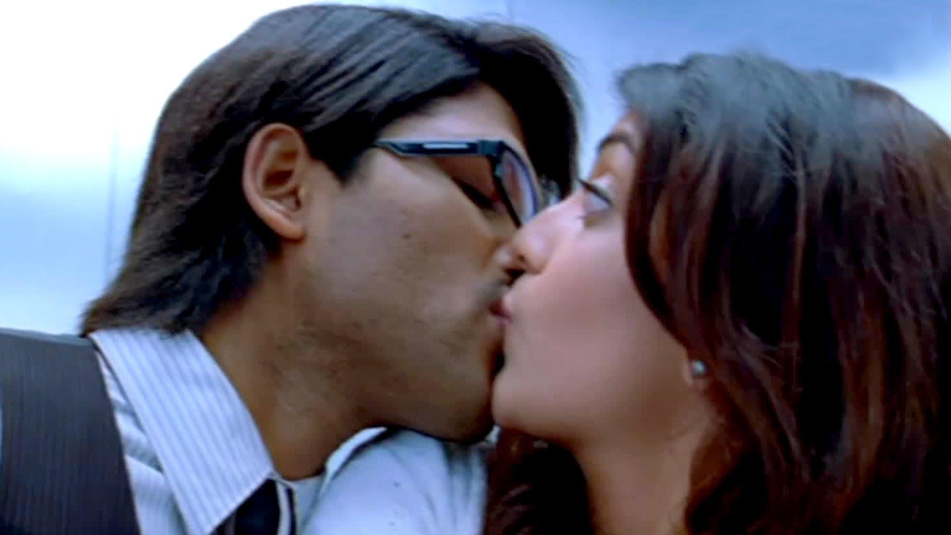 Actress latest lip Kiss Stills