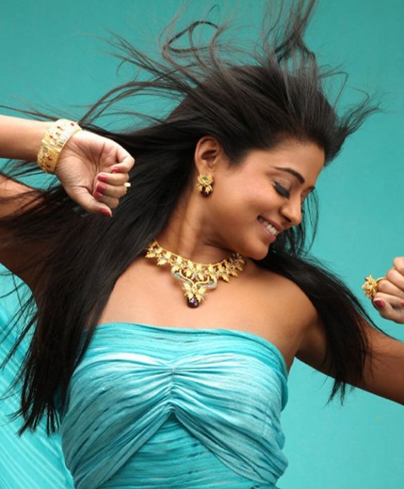 Actress Priyamani Photos
