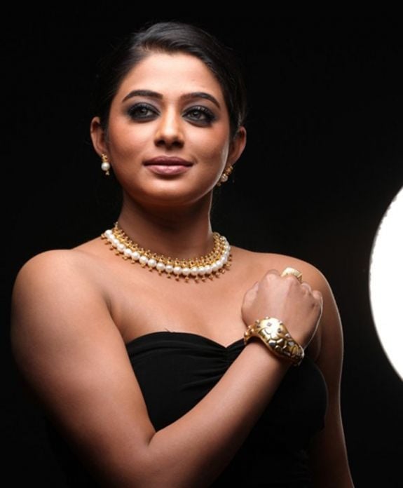 Actress Priyamani Photos