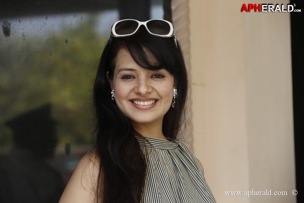 Actress Saloni Photos