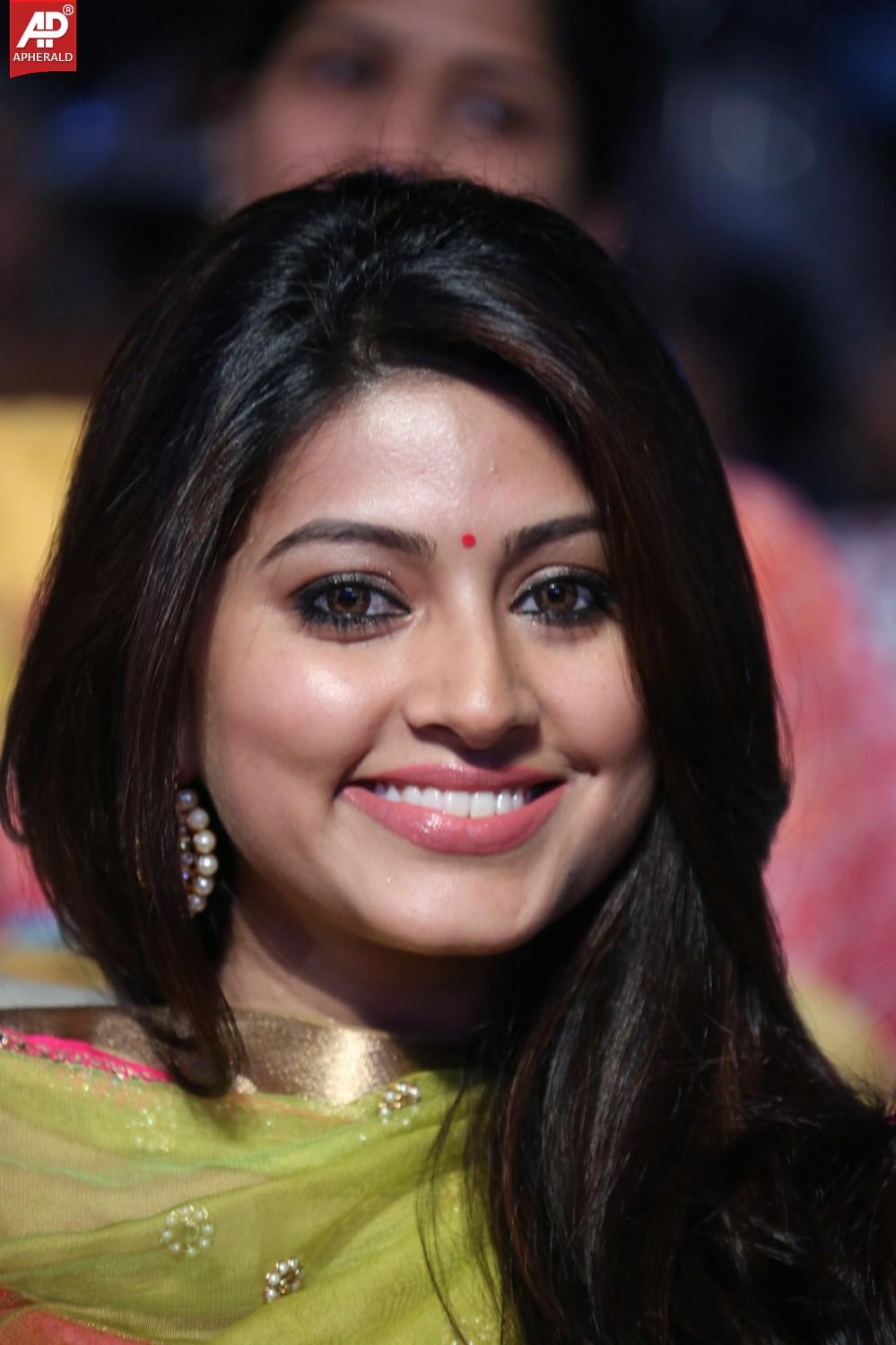 Actress Sneha New Pics