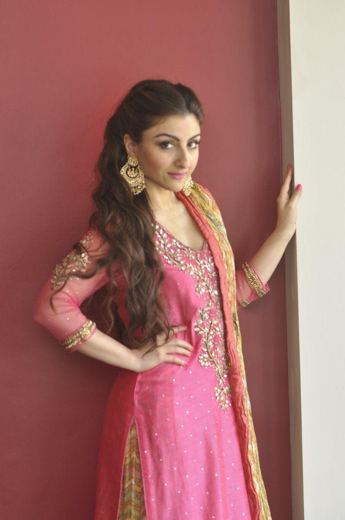 Actress Soha Ali Khan Latest Photos