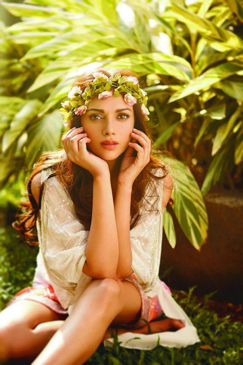 Aditi Rao Hydari Glamorous Stills