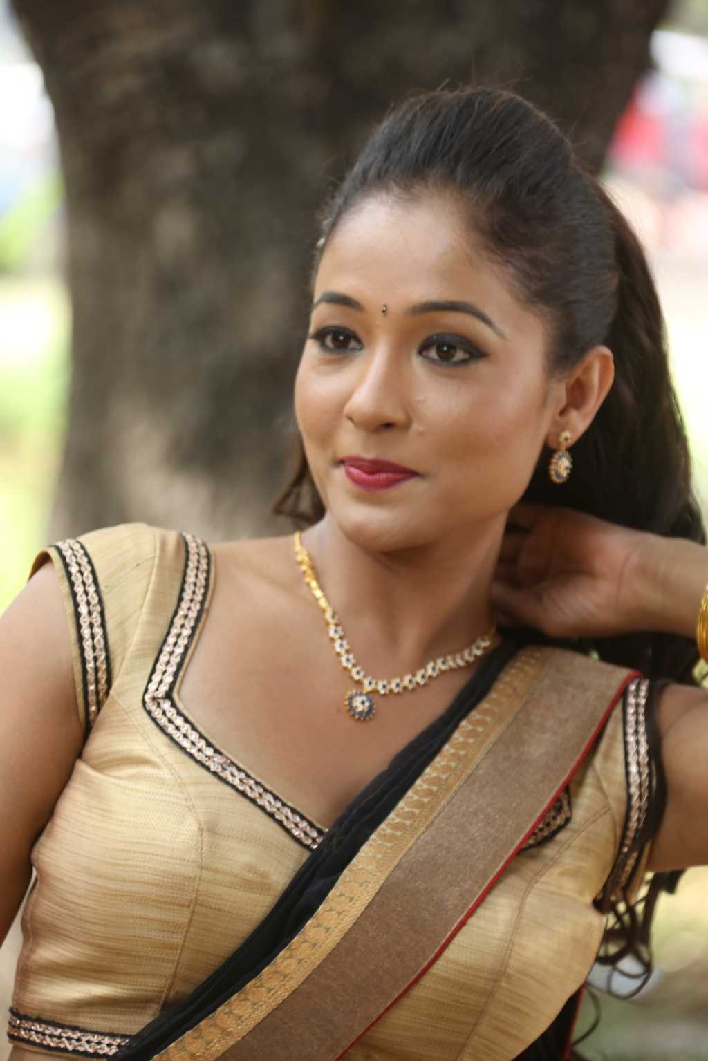 Agnes Sonkar Hot Stills