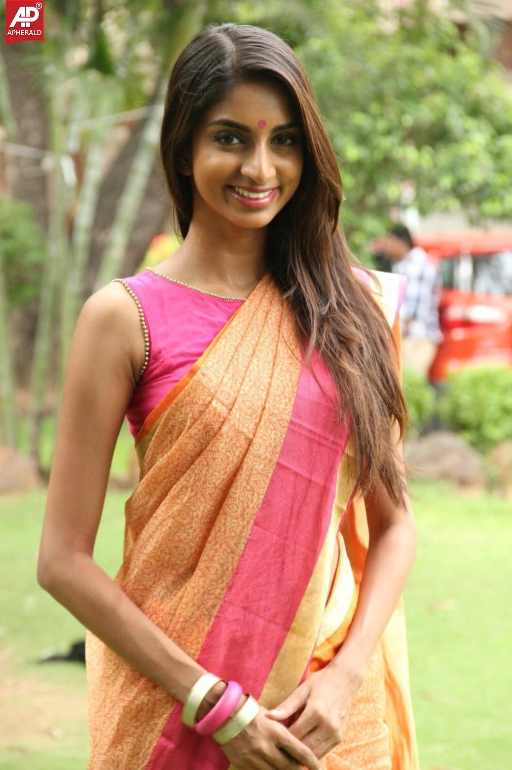 Ahithya Jaganathan Saree Pics