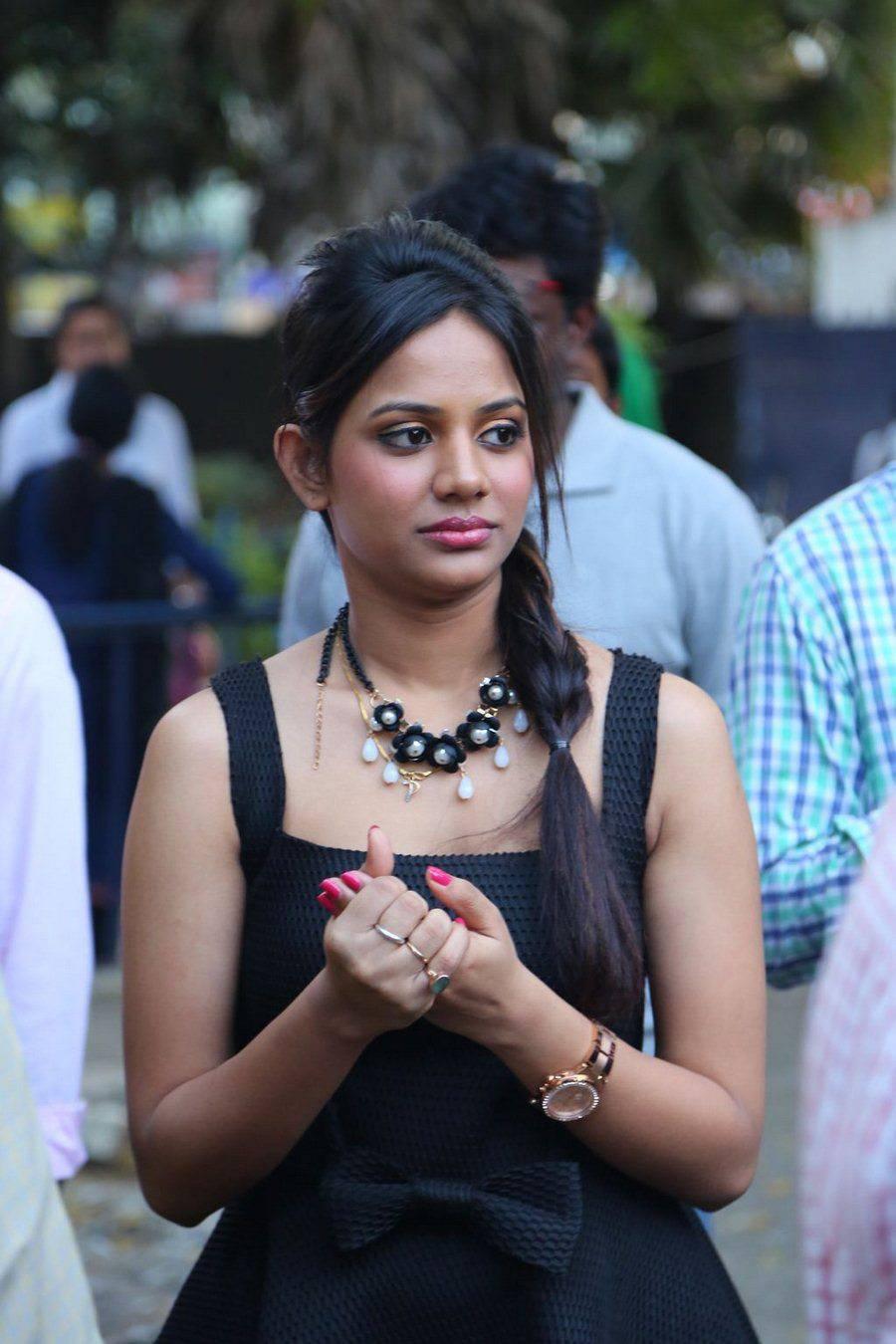 Aishwarya Dutta Stills At Tamiluku En Ondrai Aluthavum Interview