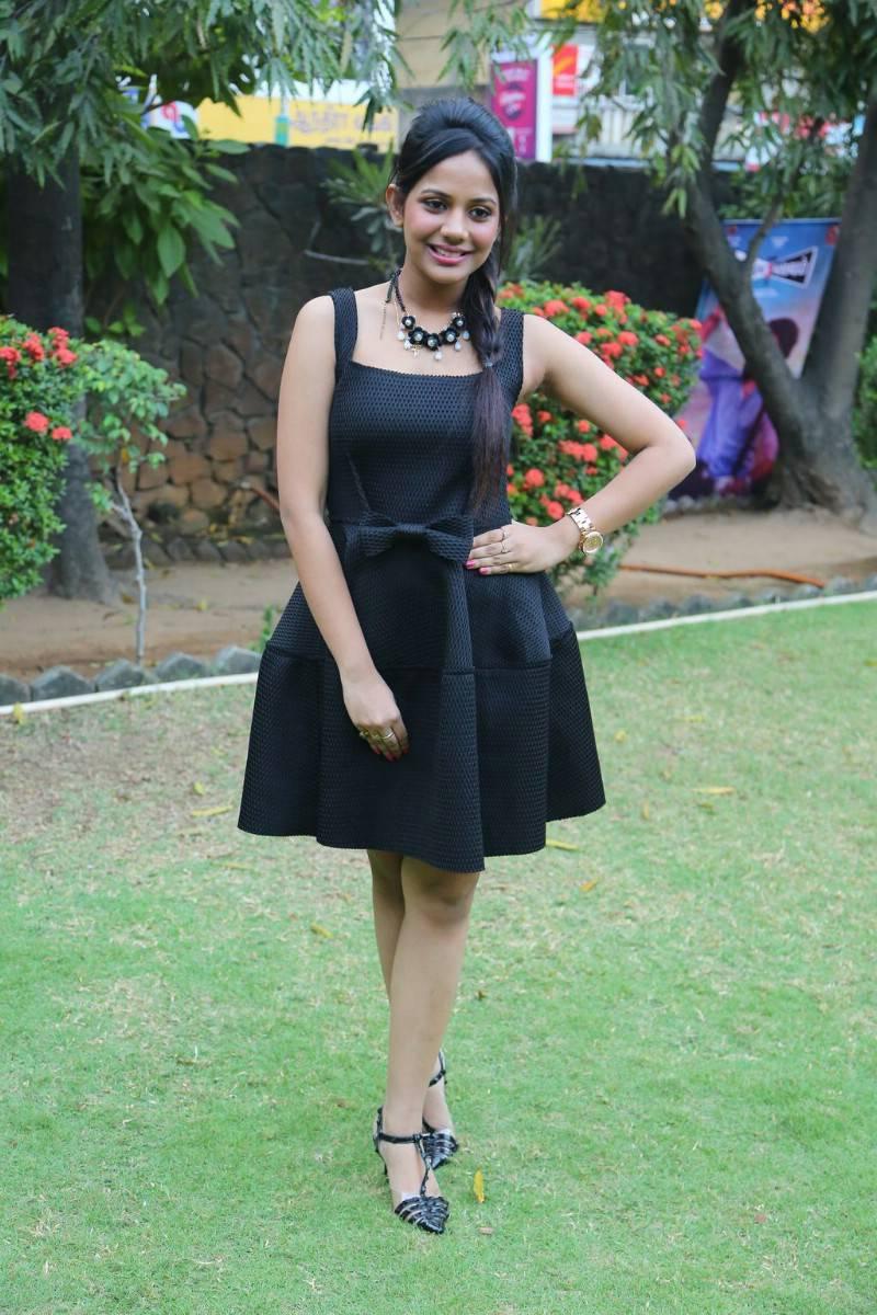 Aishwarya Dutta Stills At Tamiluku En Ondrai Aluthavum Interview