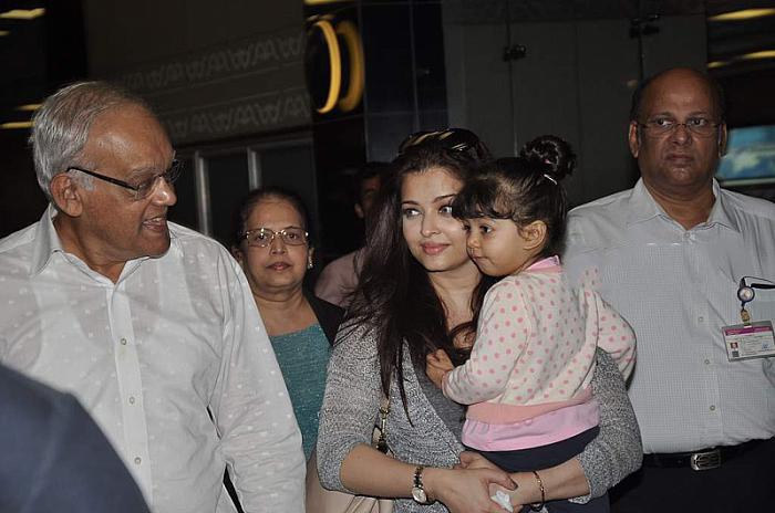 Aishwarya Rai Stills with Aaradhya