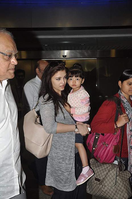 Aishwarya Rai Stills with Aaradhya