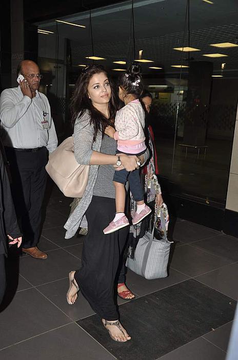 Aishwarya Rai Stills with Aaradhya