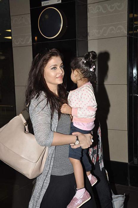 Aishwarya Rai Stills with Aaradhya