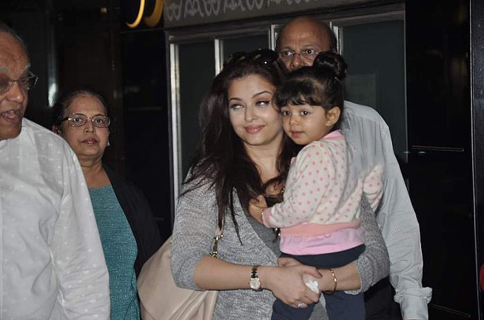 Aishwarya Rai Stills with Aaradhya