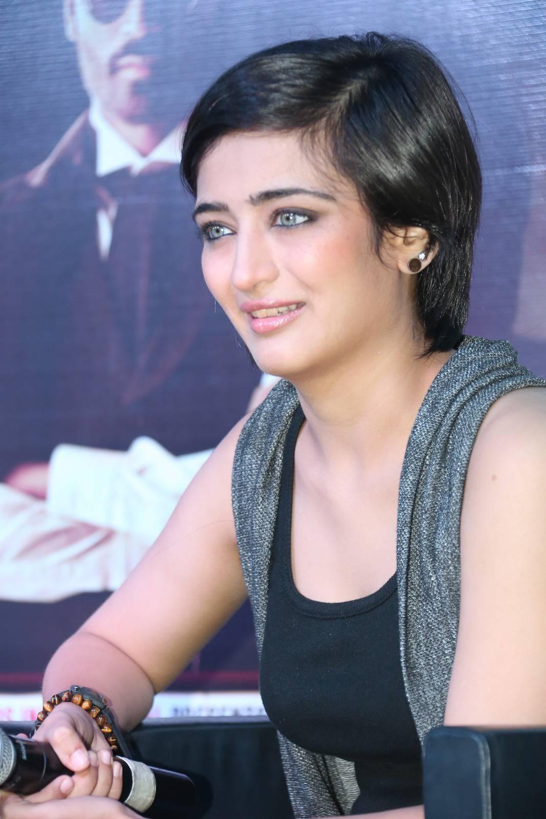 Akshara Haasan Latest Stills