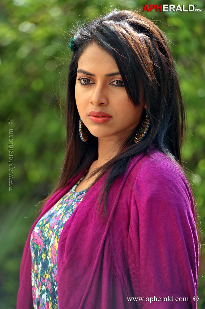 Amala Paul Latest Stills