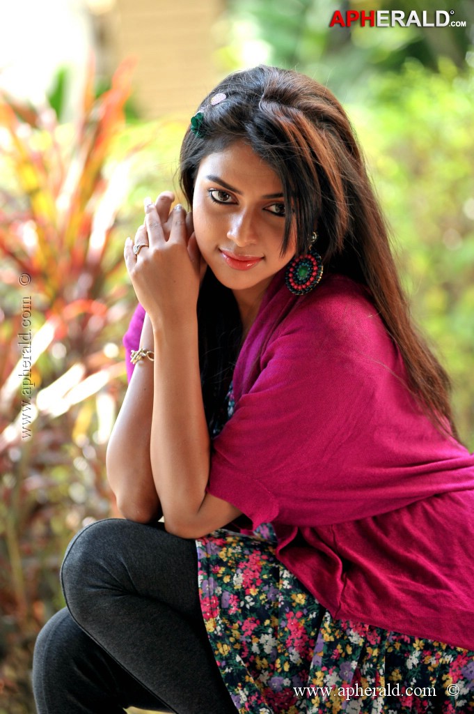 Amala Paul Latest Stills