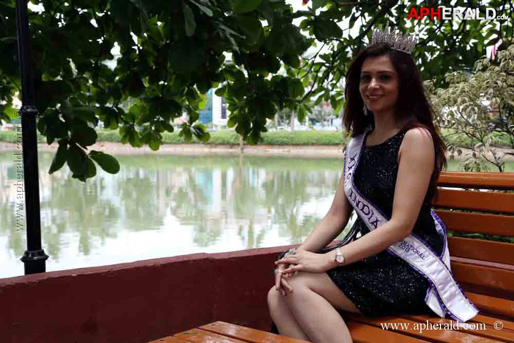 Amita Piyush Motwani Photos