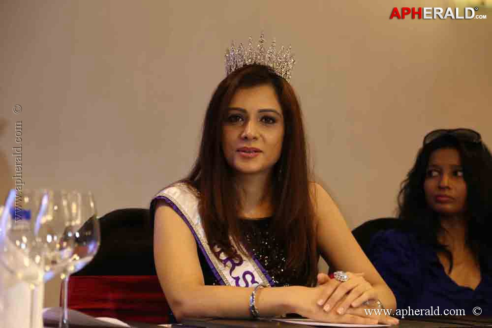 Amita Piyush Motwani Photos
