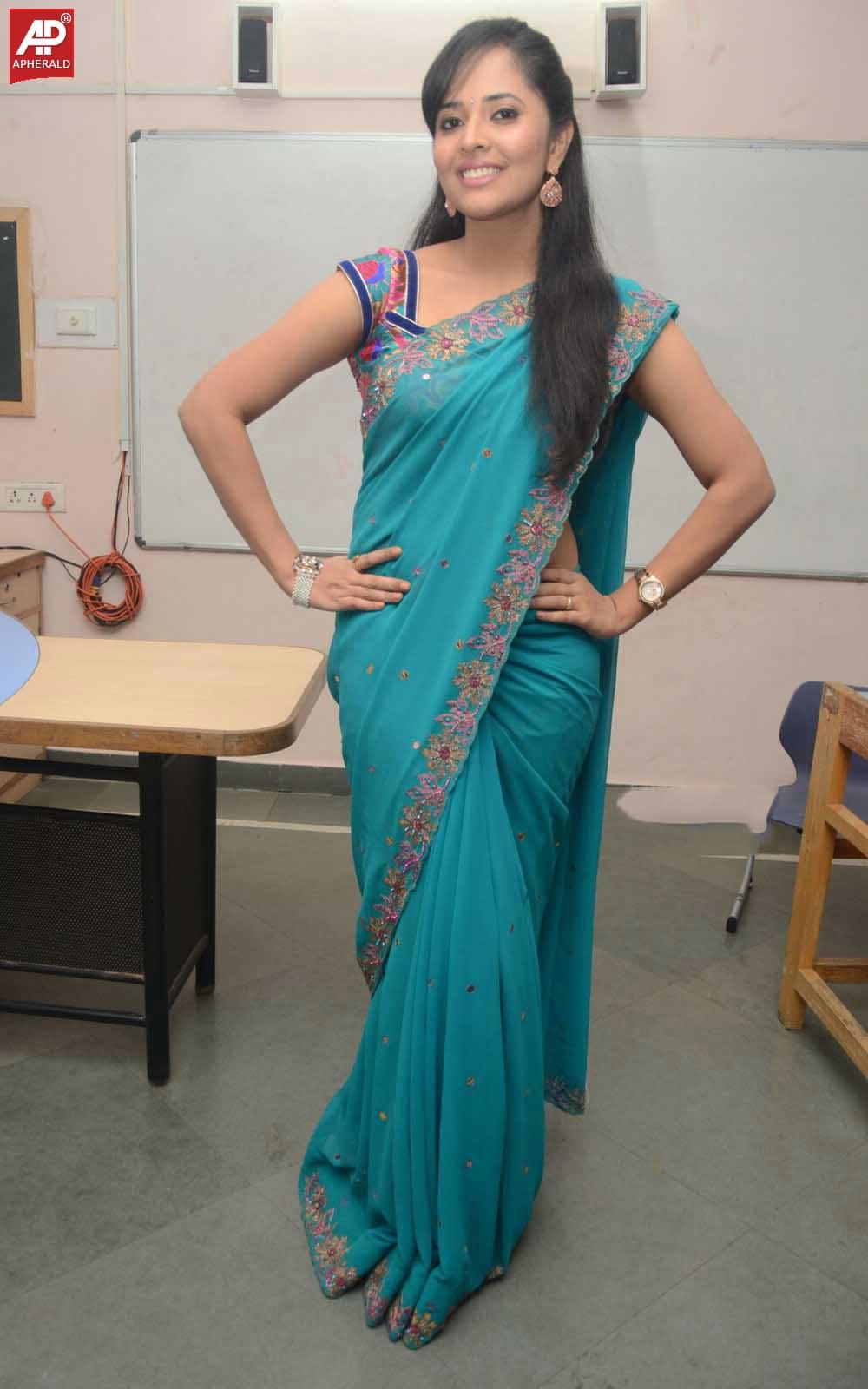 Anasuya Hot Pics In Saree