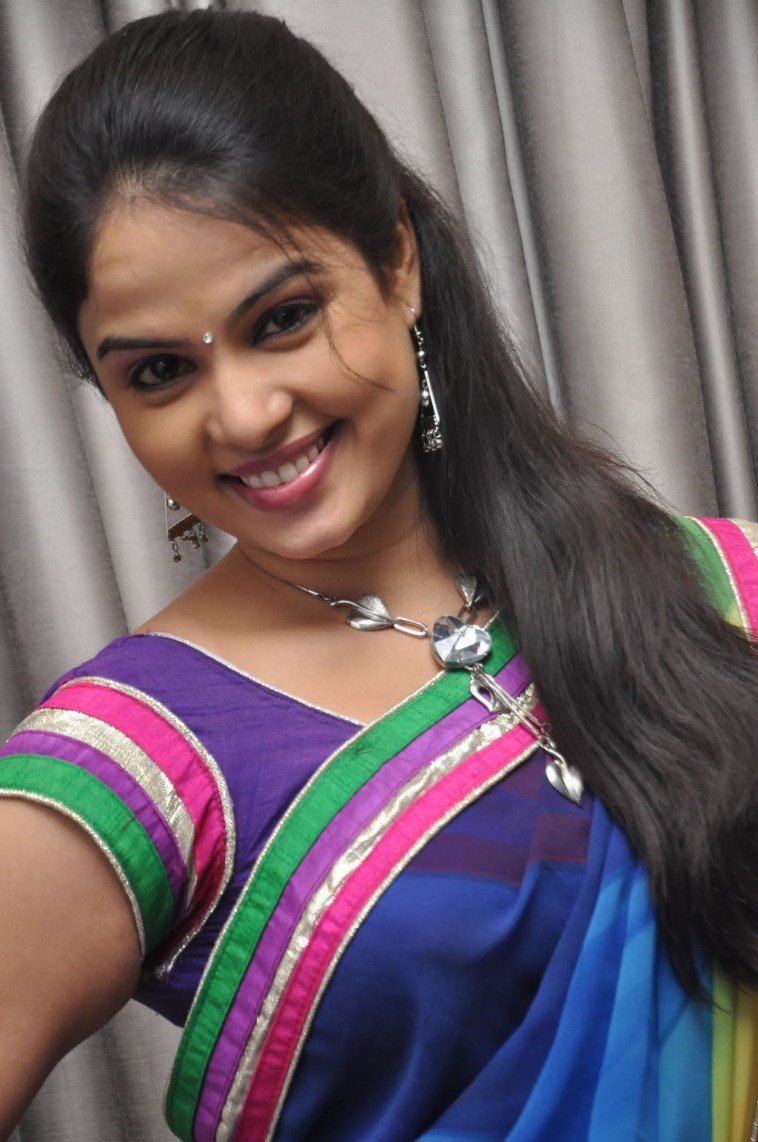 Anchor Chitralekha Saree Photos