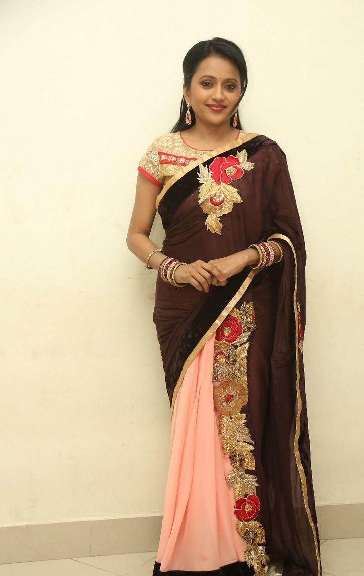 Anchor Suma Latest Saree Stills