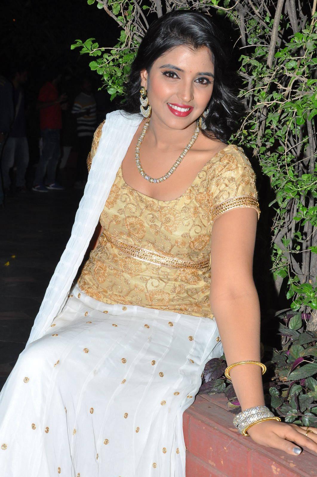Anchor Syamala Latest Stills