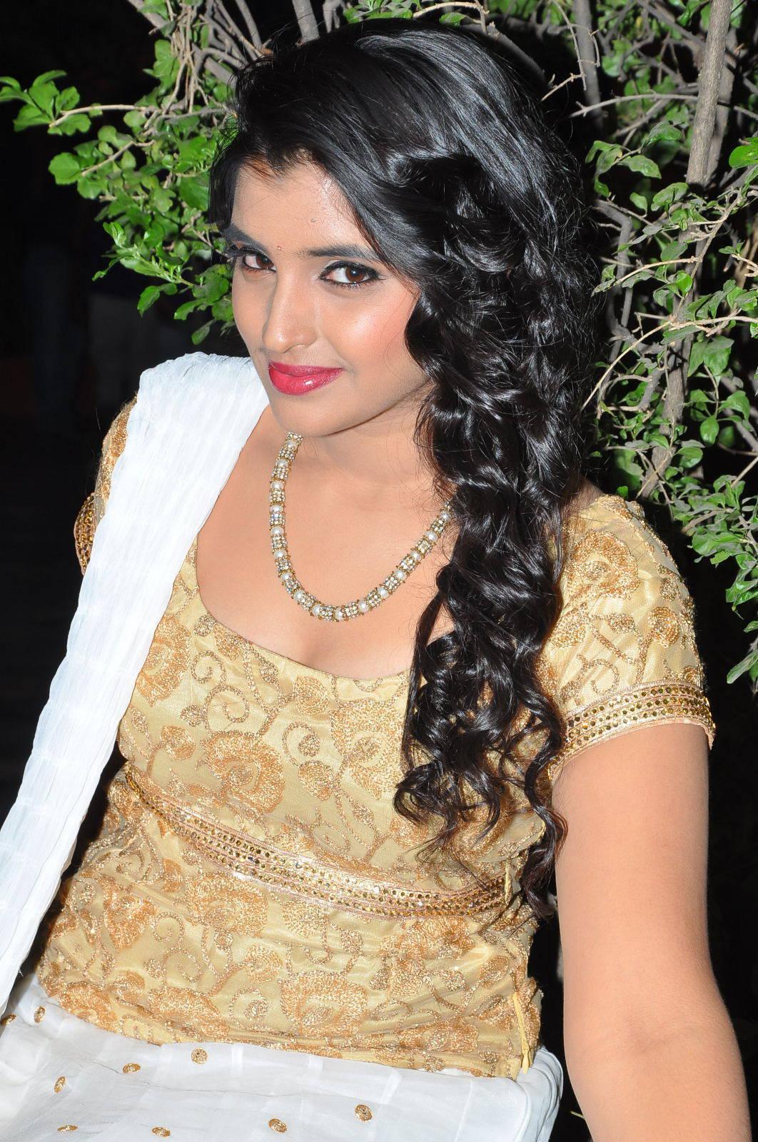 Anchor Syamala Latest Stills
