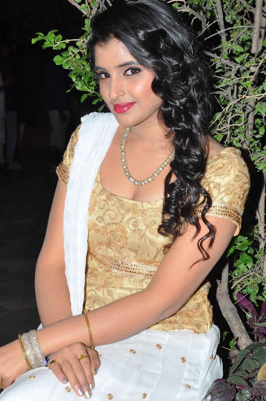 Anchor Syamala Latest Stills