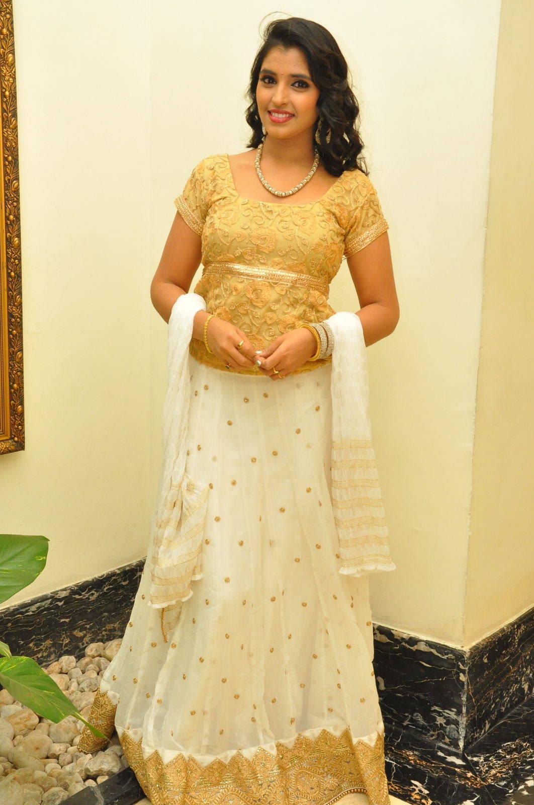 Anchor Syamala Latest Stills