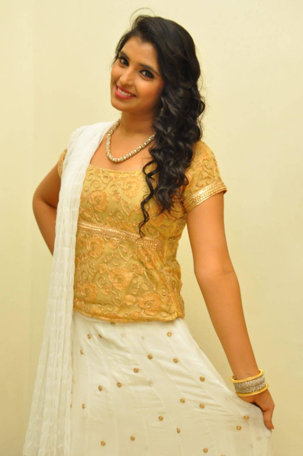 Anchor Syamala Latest Stills