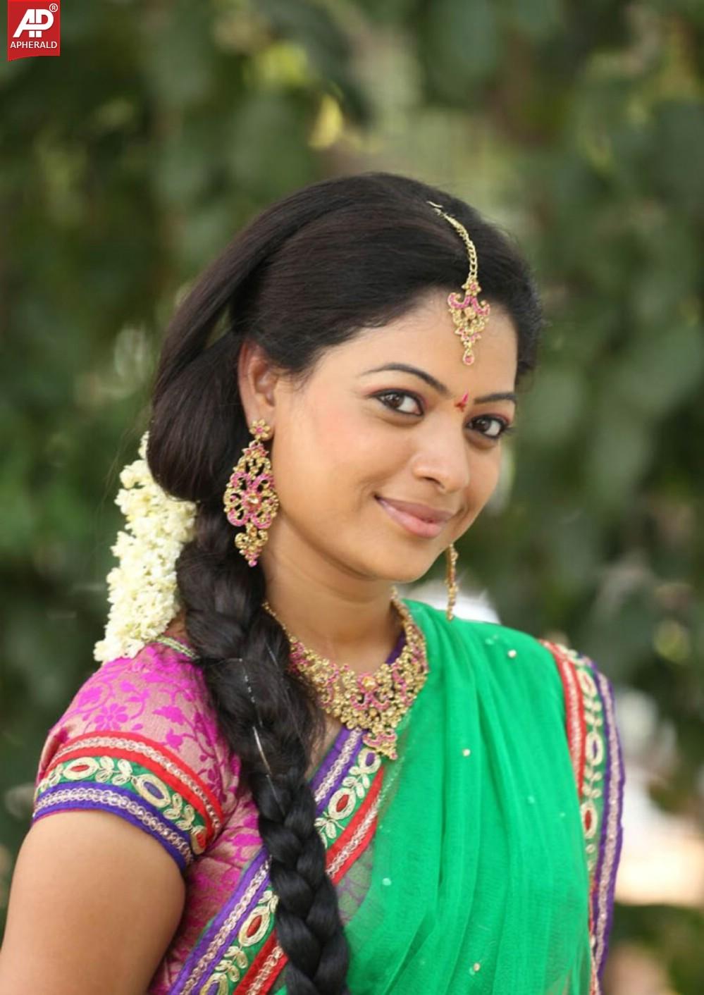 Anjali Rao Sweater Anjali Rao Latest Photos in Saree