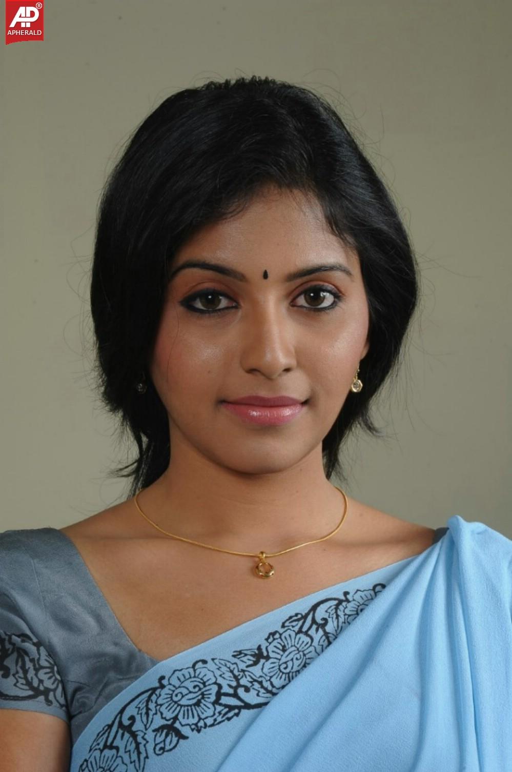 Anjali Spicy Looking Stills