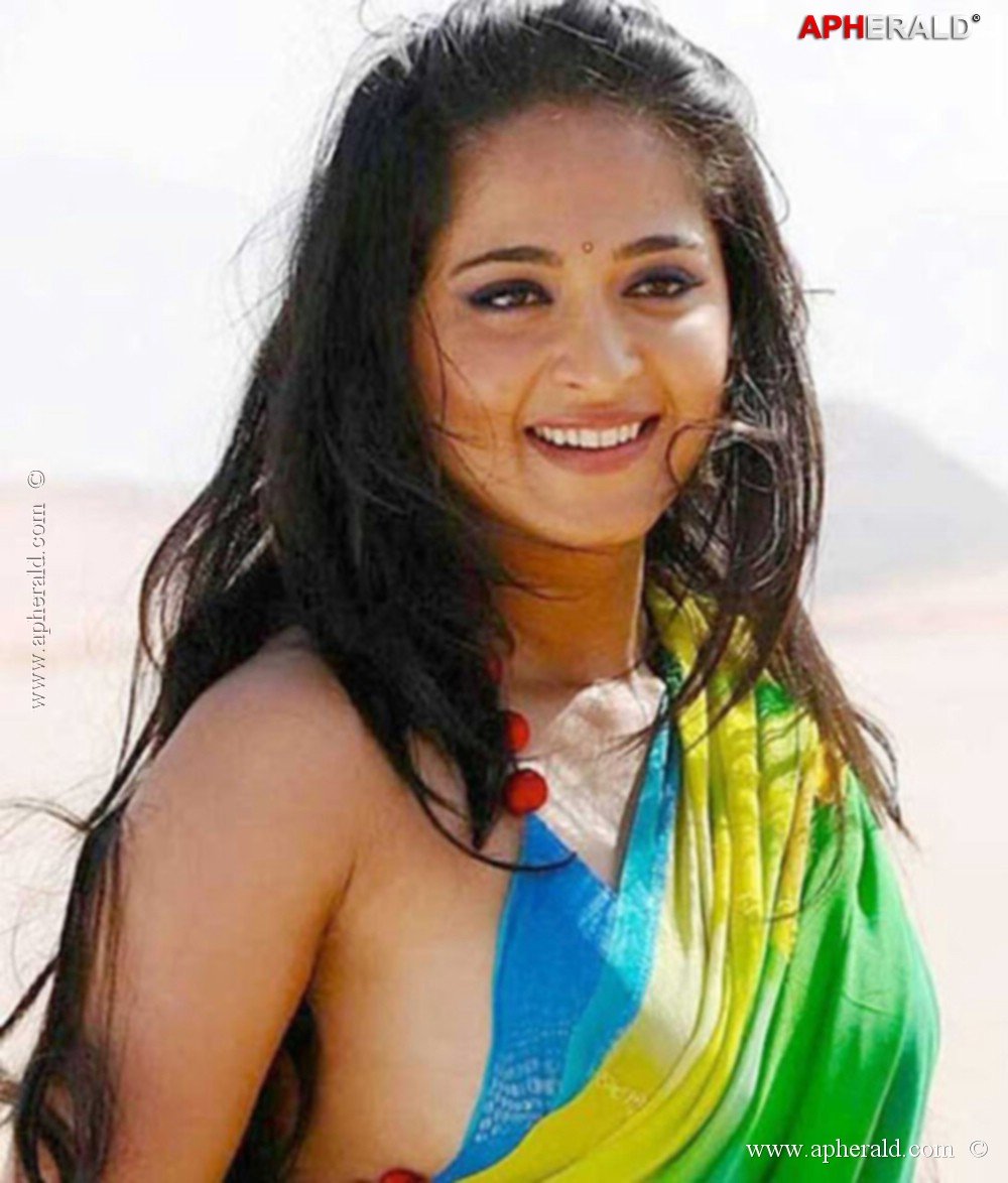 Anushka Spicy Photos