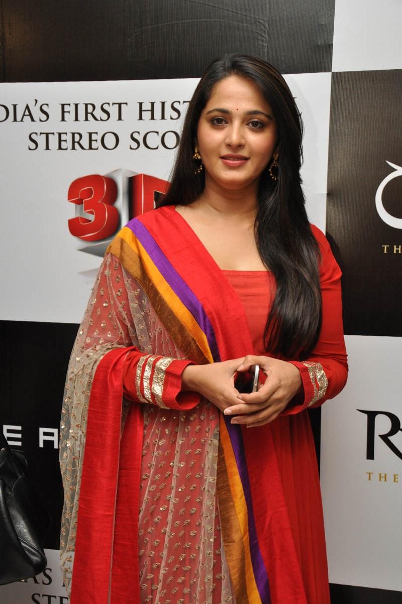 Anushka Stills At Rudhramadevi Movie Trailer Launch