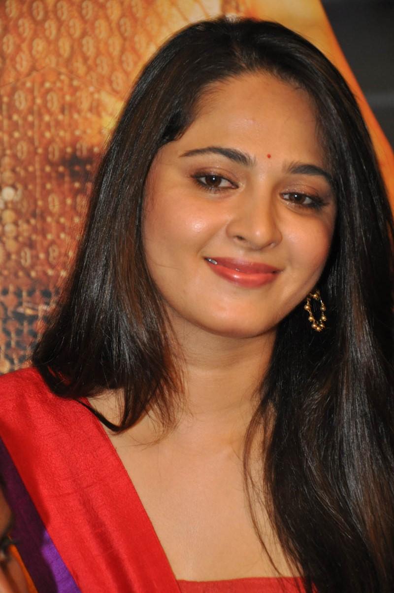 Anushka Stills At Rudhramadevi Movie Trailer Launch