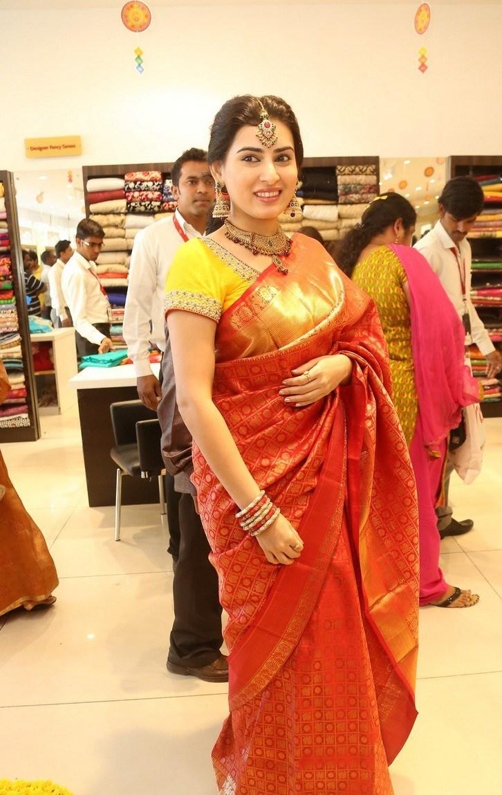 Archana beautiful Saree Photos