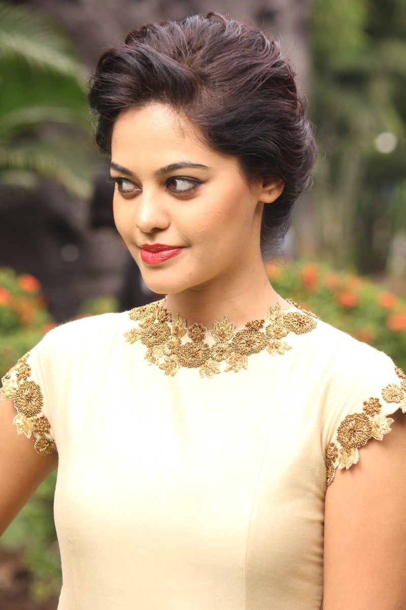 Bindhu Madhavi Beautiful Stills