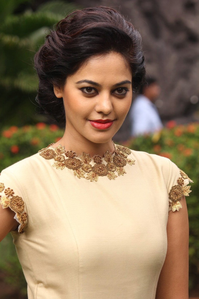 Bindhu Madhavi Beautiful Stills