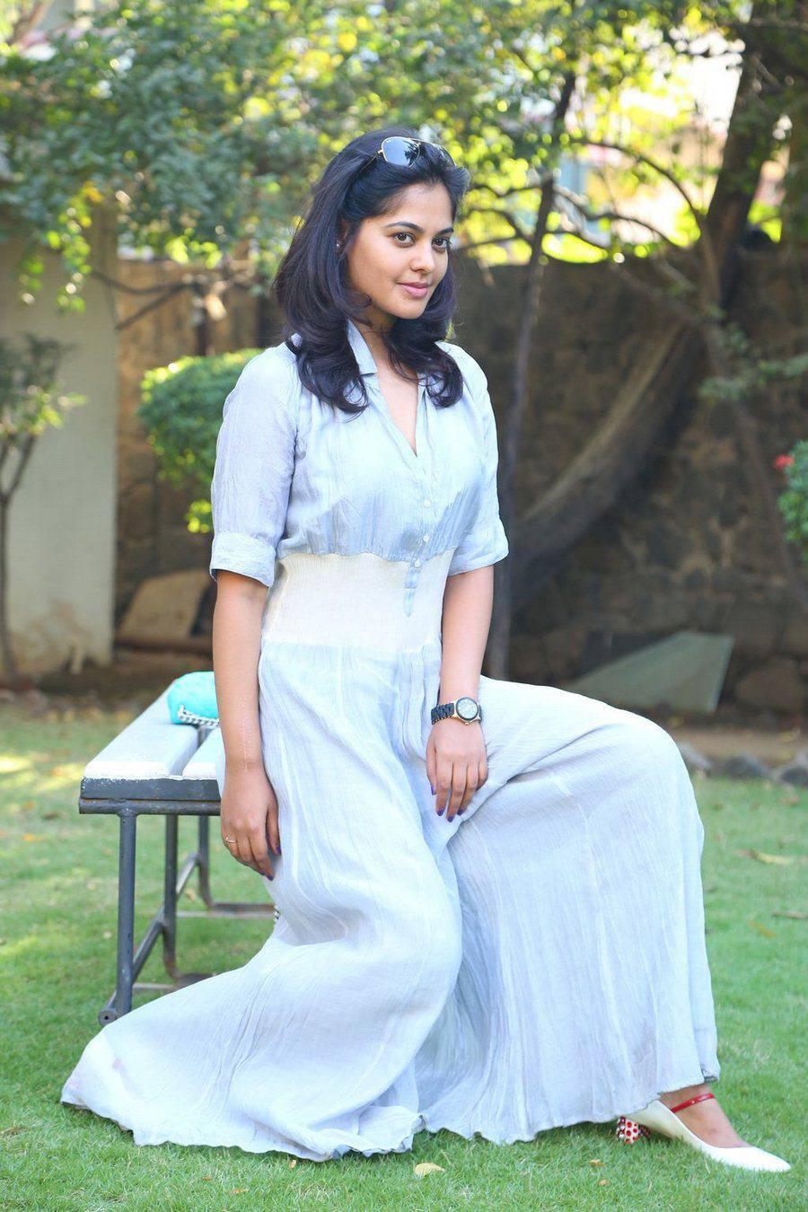 Bindhu Madhavi Stills At Tamiluku En Ondrai Aluthavum Interview