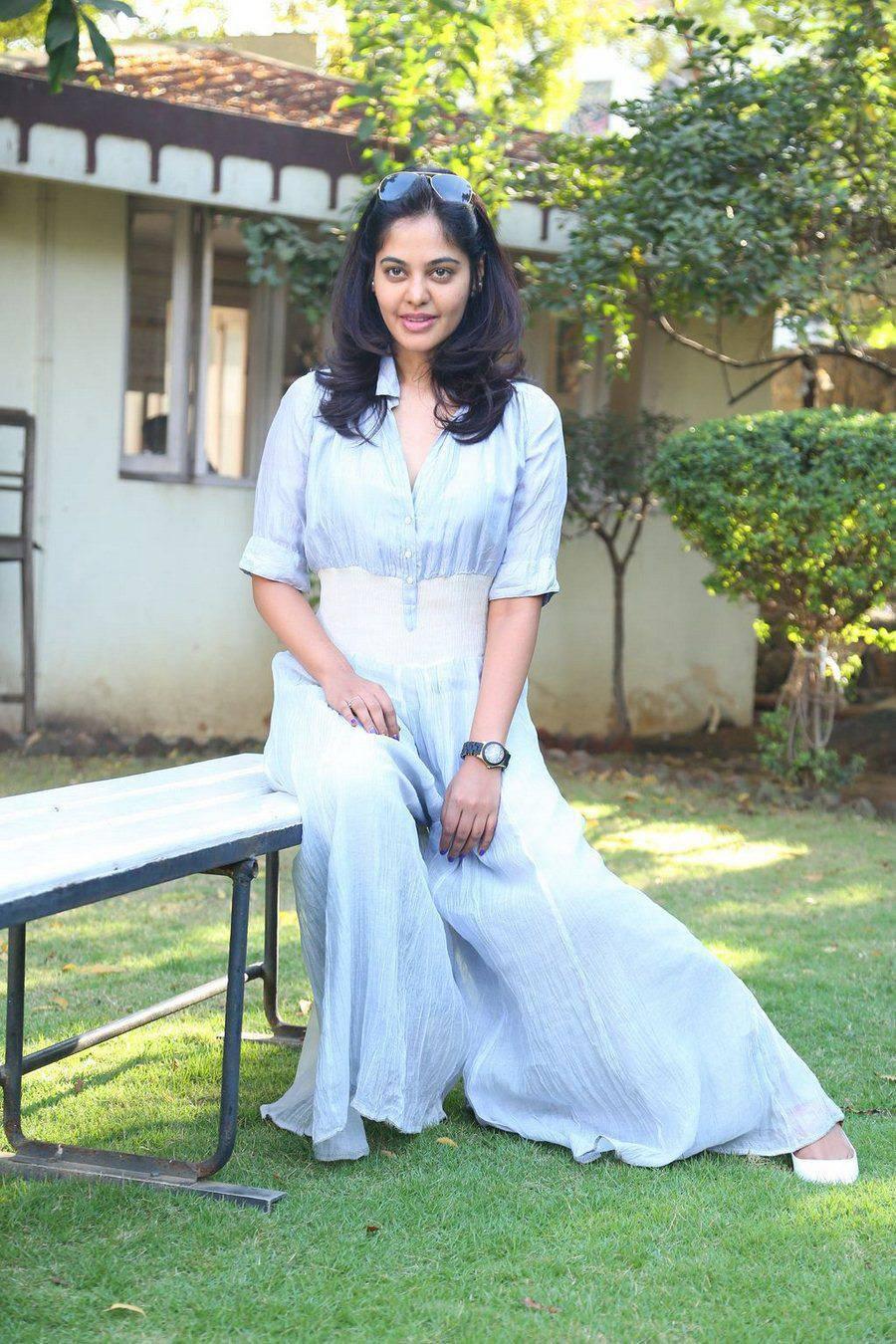 Bindhu Madhavi Stills At Tamiluku En Ondrai Aluthavum Interview