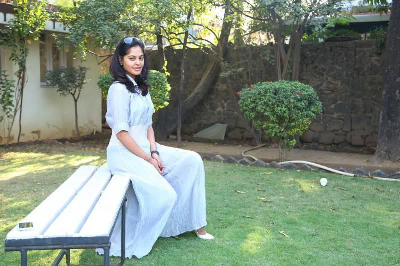 Bindhu Madhavi Stills At Tamiluku En Ondrai Aluthavum Interview