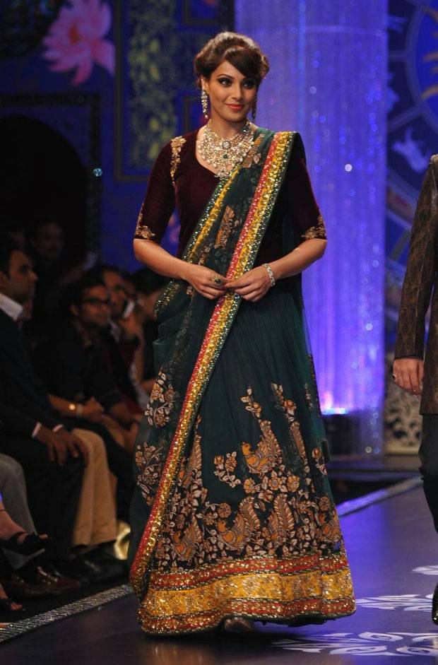 Bipasha Basu Stills At IIJW 2014 Grand Finale