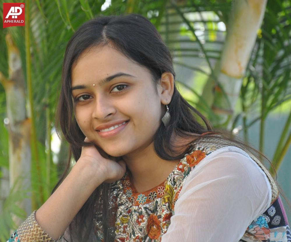 Divya Sri Beautiful Photoshoot