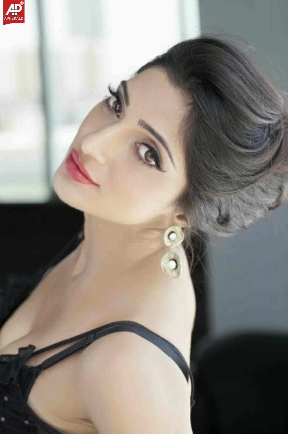 Divyani Singh Hot Photoshoot